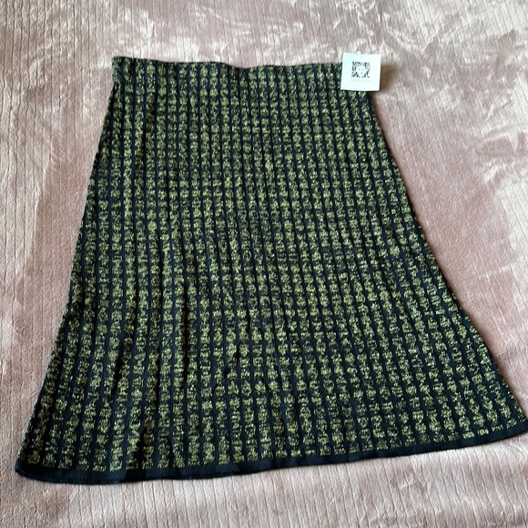 Anne Klein Dresses & Skirts - New Anne Klein knitted gold and black skirt sz medium